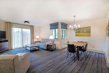 Suite, 2 Queen Beds, Accessible, Kitchen (with Sofabed)