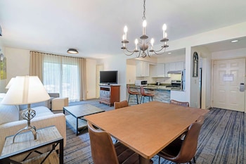 Suite, 2 Queen Beds, Non Smoking, Kitchen (Third bed is a Sofabed)