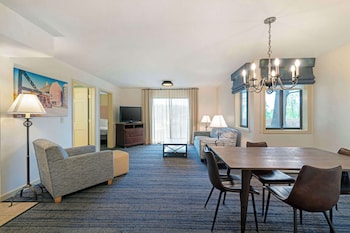 Suite, 2 Queen Beds, Accessible, Kitchen (with Sofabed)