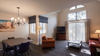 Suite, 1 King Bed, Non Smoking, Kitchen (2nd Floor;with Sofabed)