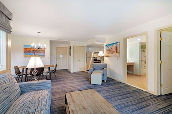 Suite, 2 Queen Beds, Accessible, Kitchen (with Sofabed)