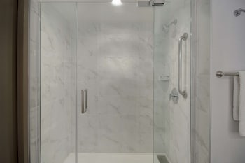Room, 1 King Bed, Accessible (Hearing)