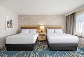 Room, 2 Queen Beds, Corner (Oversized)
