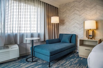 Room, 1 King Bed, Corner (Oversized)