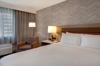 Suite, 1 King Bed, Accessible (Mobility)