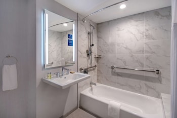 Suite, 1 King Bed, Accessible (Mobility)