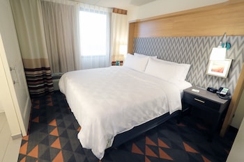Standard Room, 1 King Bed, Accessible (Communications)