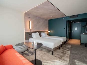 Superior Room (2 single beds and sofa)