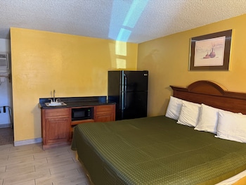 Standard Room, 1 King Bed, Non Smoking