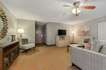 Suite, Multiple Beds, Non Smoking, Refrigerator & Microwave (Living Room)