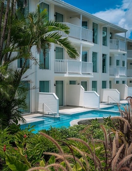 Deluxe Swim Out Double