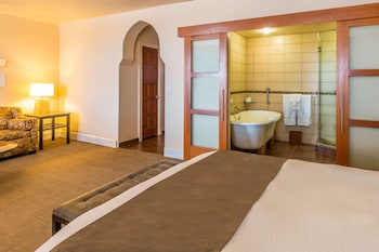 Superior Room, 1 King Bed with Sofa bed (Soaking Tub)