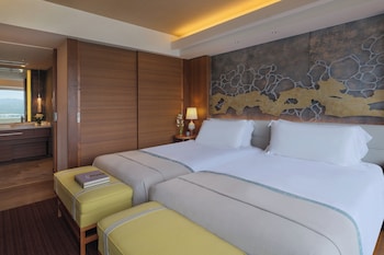 Classic Room, 1 King Bed, Club Lounge Access, Ocean View