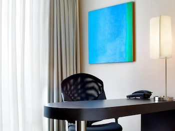 Superior Room, 1 King Bed (High Floor)