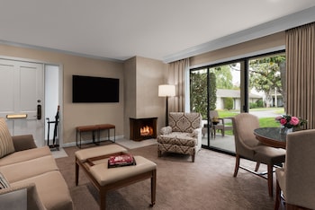 Classic Suite, 1 King Bed, Accessible (Classic Accessible 1 Bedroom King)