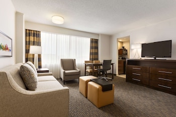 Suite, 1 King Bed, Accessible, Bathtub (Mobility & Hearing)