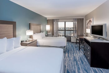 2Db Bedroom Bal Rvrvw Suite Ns