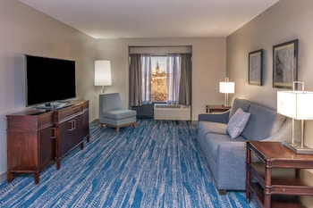 2Db Bedroom Bal Rvrvw Suite Ns
