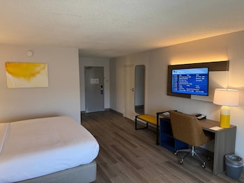 Standard Room, 1 Queen Bed, Non Smoking