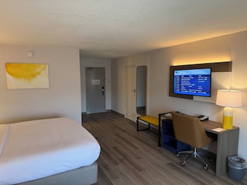 Standard Room, 1 Queen Bed, Non Smoking