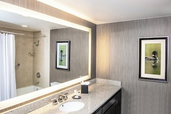 Room, 1 King Bed (Mobility/Hearing Accessible, Tub)