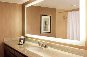 Room, 1 King Bed (Mobility/Hearing Accessible, Tub)