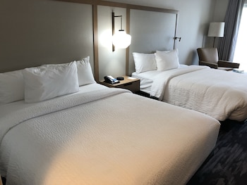 Room, 2 Queen Beds (Mobility Accessible, Roll-In Shower)