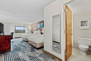 Room, 2 Queen Beds (Mobility/Hearing Access, Roll-in Shwr)