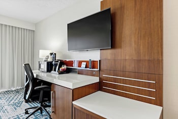 Room, 2 Queen Beds (Mobility/Hearing Access, Roll-in Shwr)