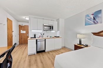 Deluxe Room, 1 King Bed