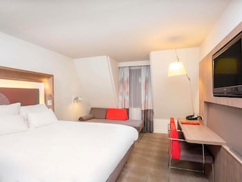 Superior Room (1 Double Bed with 2 Single Sofa Beds)