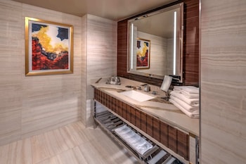 Vista Tower Deluxe King