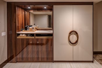Vista King Room