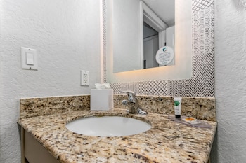 2 Queen Beds & 2 Twin Beds,  Family Suite, Partial Ocean View, Accessible, No Smoking