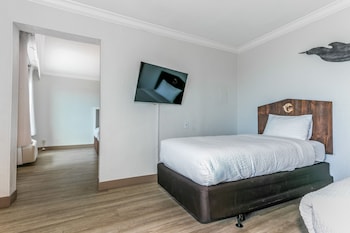 2 Queen Beds & 2 Twin Beds,  Family Suite, Partial Ocean View, Accessible, No Smoking