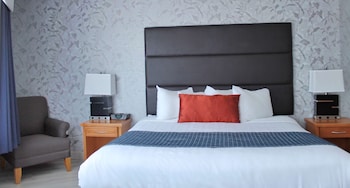 Family Suite, Multiple Beds, Non Smoking, Refrigerator & Microwave (4 queen beds)