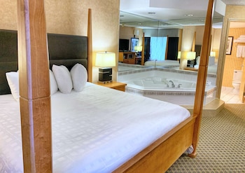 Suite, 1 King Bed, Non Smoking, Jetted Tub