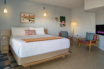Junior Suite, 1 King Bed, Fireplace