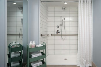 Deluxe Room, 1 King Bed, Fireplace (Mobility Accessible, Transfer Shower)