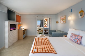 Deluxe Room, 1 King Bed, Fireplace (Mobility Accessible, Transfer Shower)