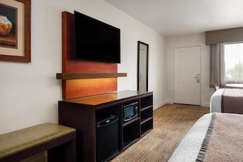 Standard Room, 2 Queen Beds, Non Smoking