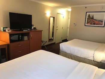 Standard Room, 2 Queen Beds, Non Smoking, Refrigerator