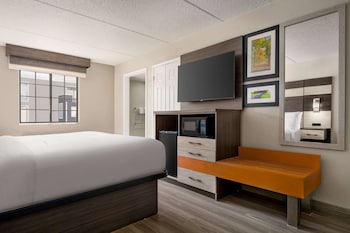 Room, 1 King Bed, Accessible, Non Smoking (Mobility/Hearing Accessible)