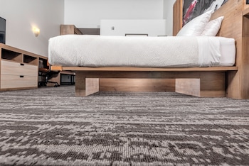Room, 1 King Bed, Accessible, Non Smoking (Mobility/Hearing)