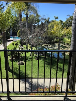 Superior Room, 1 King Bed, Non Smoking, Garden View