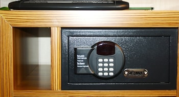 Premium Room, 1 King Bed (Stocked Minibar)