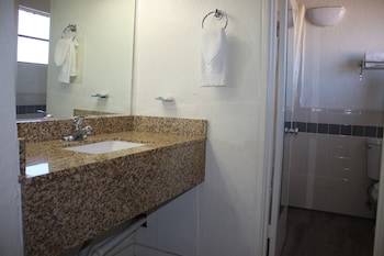Suite, 1 King Bed with Sofa bed, Non Smoking, Kitchenette