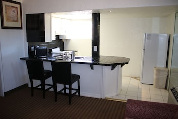 Suite, 1 King Bed with Sofa bed, Non Smoking, Kitchenette
