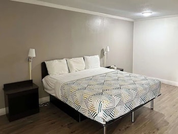 Standard Room, 1 King Bed, Non Smoking