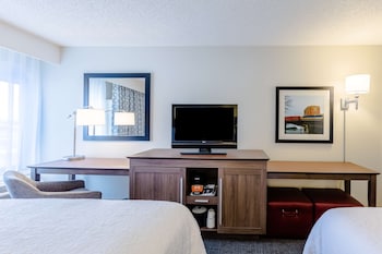 2 Queen Beds with Recliner